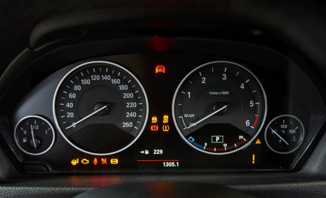 Význam kontrolky „auto s klíčkem“ na palubní desce