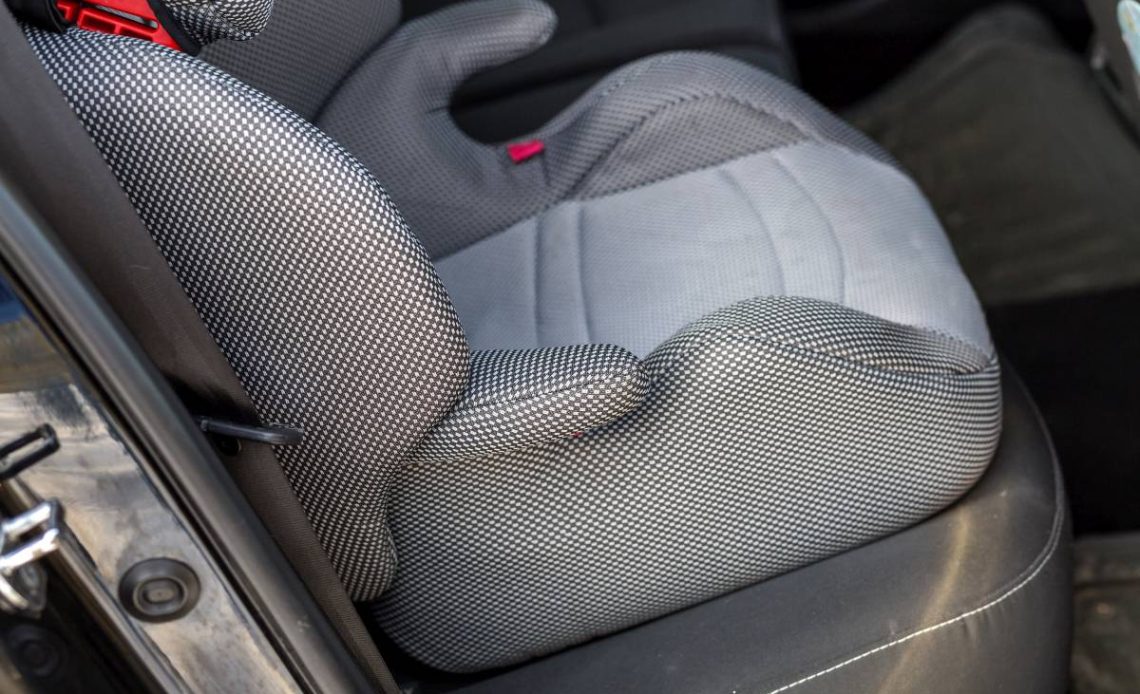 Autosedačka na předním sedadle